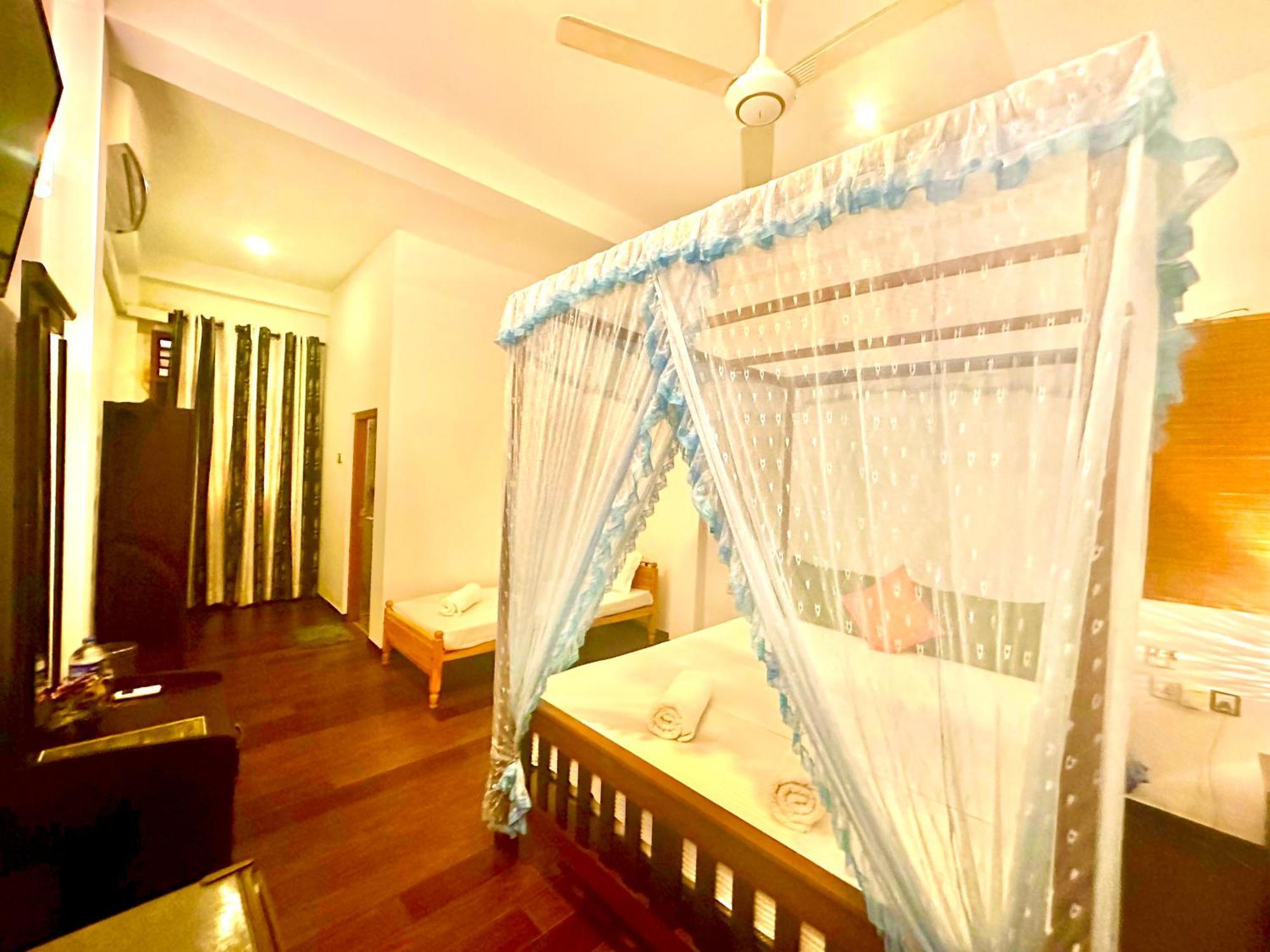 St Claire'S Green Negombo Hotel & Hostels Eksteriør bilde